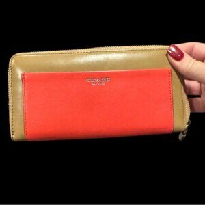 Coach Accordian Bi-Color Zip Leather Wallet (Tan/Red) EUC